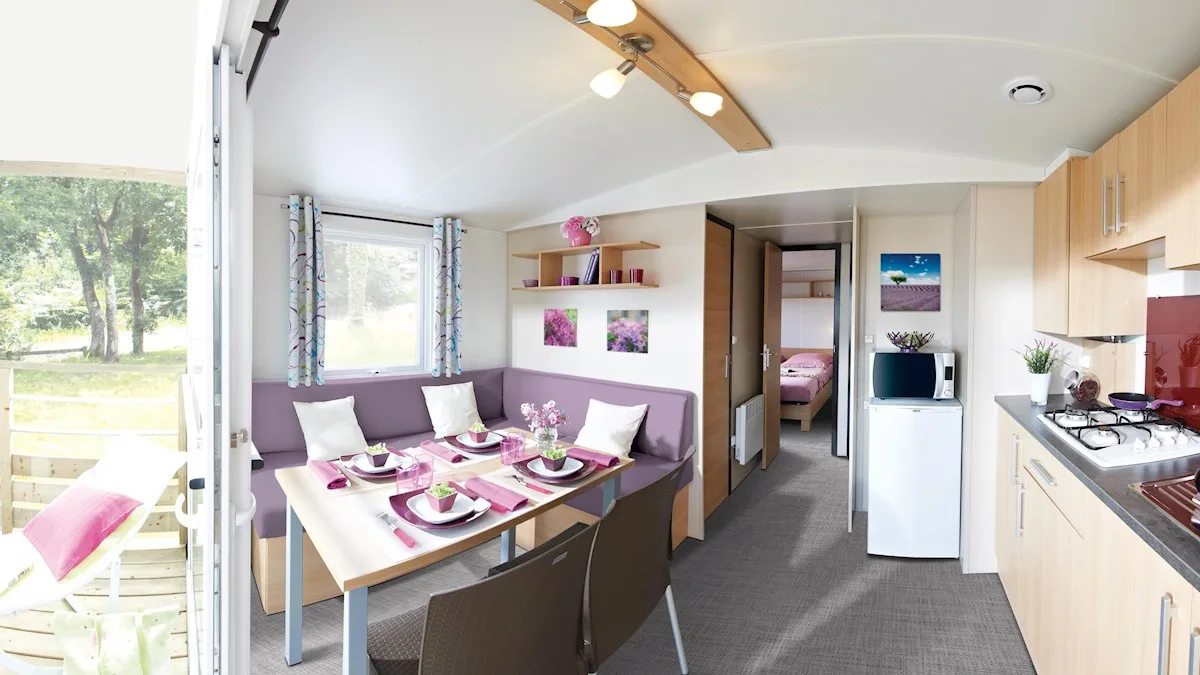 Stue og spiseplads i Elite 79 mobile home
