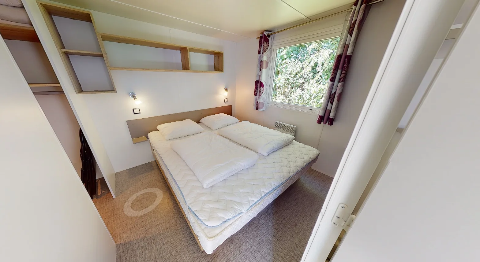 Soveværelse med dobbeltseng i mobile home