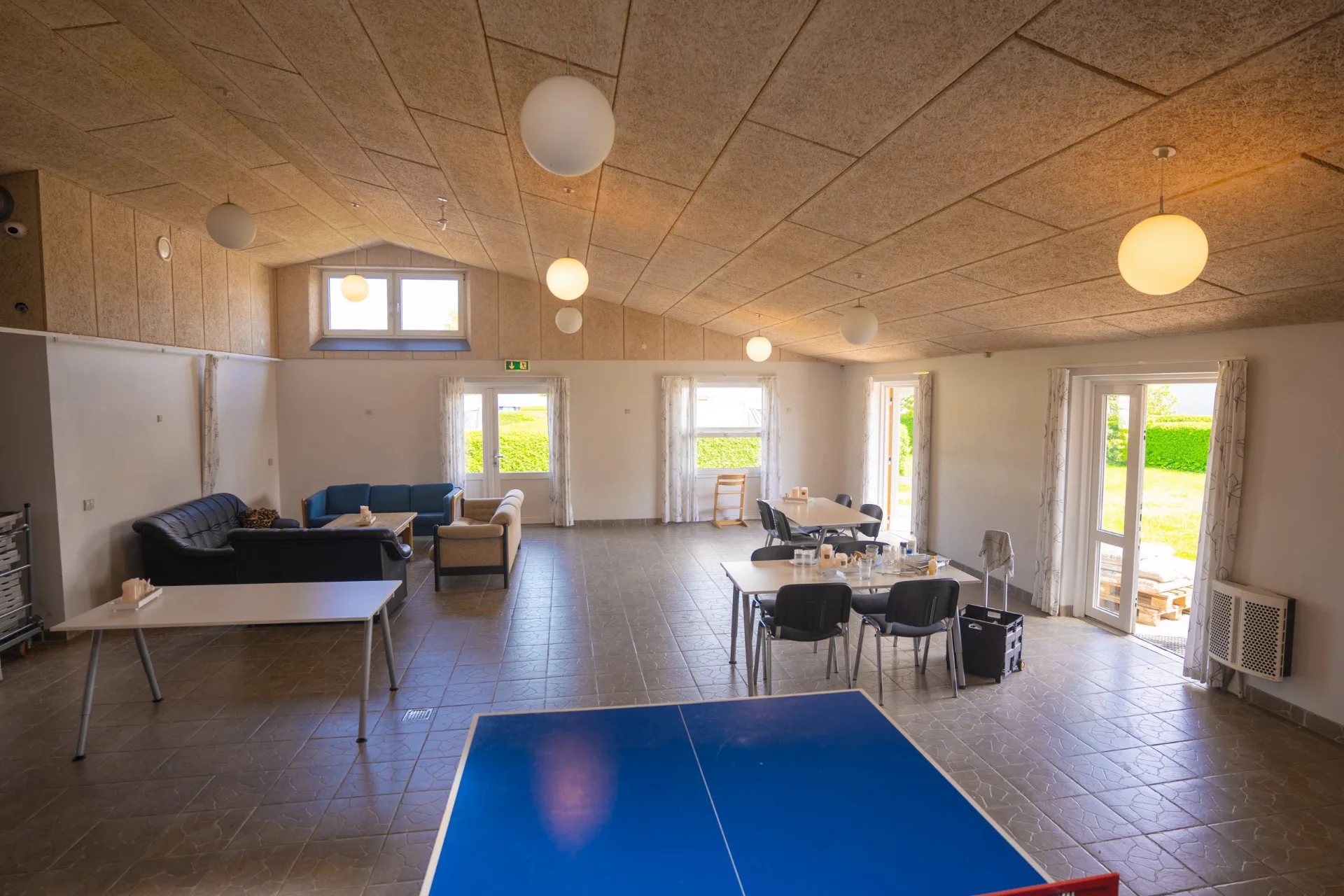 Function room and lounge with space for company, table tennis and togetherness