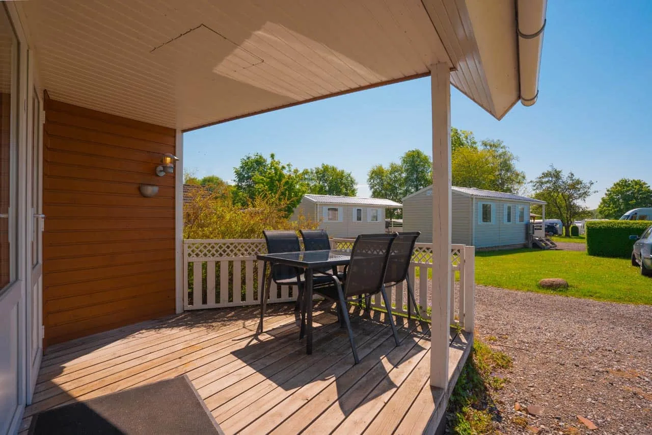 Hytte med terrasse
