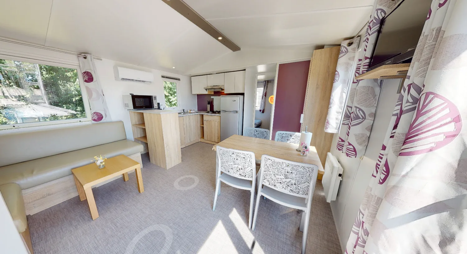 Lyst opholdsrum i Lodge 872 med aircondition